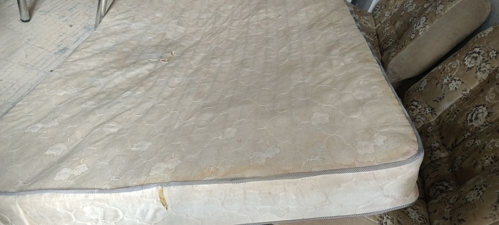 Две Кресло,матрац.все б/у