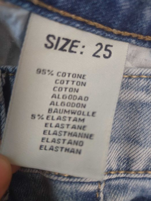 Blugi conici cu rupturi, mărimea 25 – look trendy & lejer