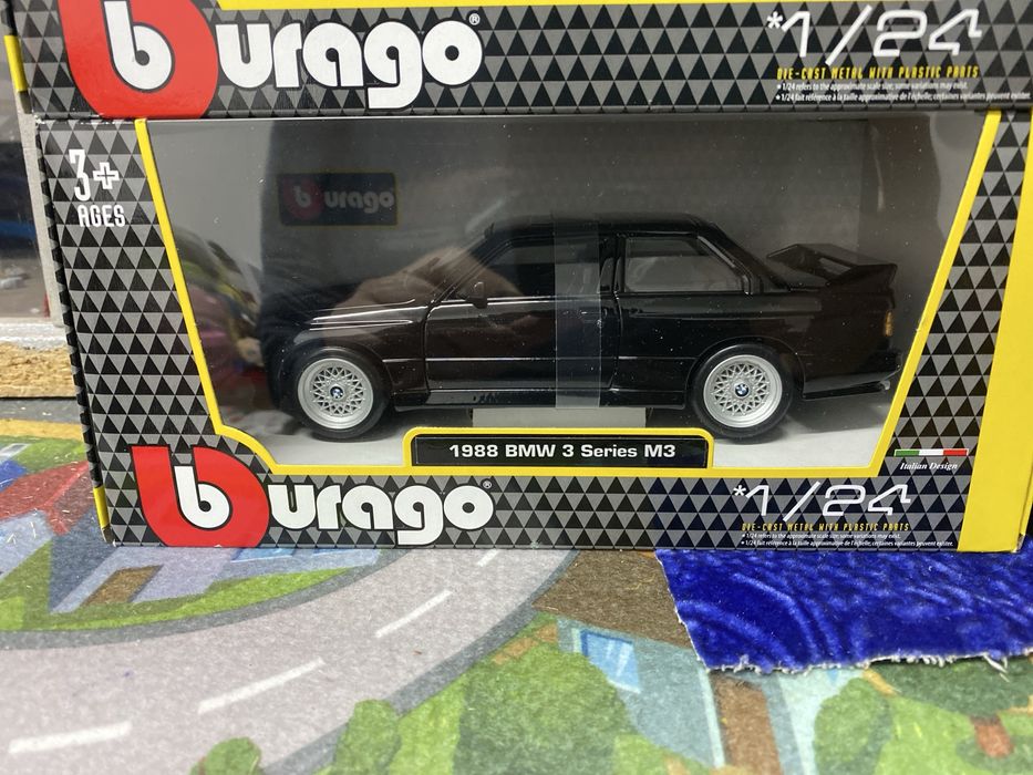 Bburago BMW 3 series M3 an 1988 roșu , alb machetă auto scara 1:24