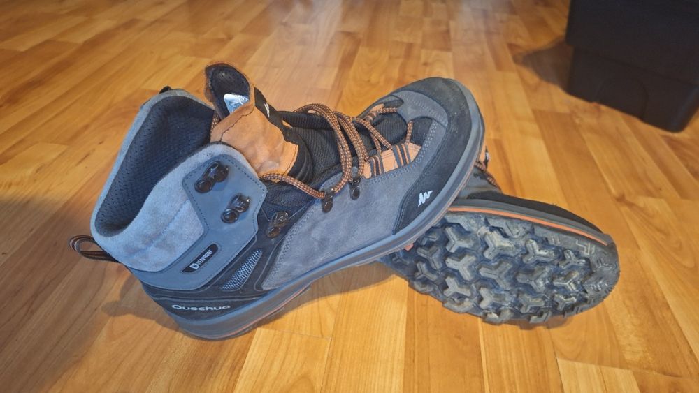 Vand bocanci de iarna