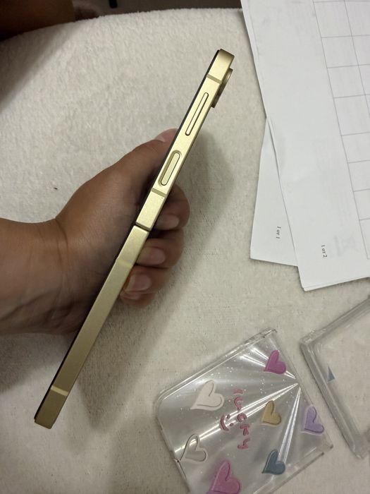 Samsung galaxy z flip 6 като нов в гаранция