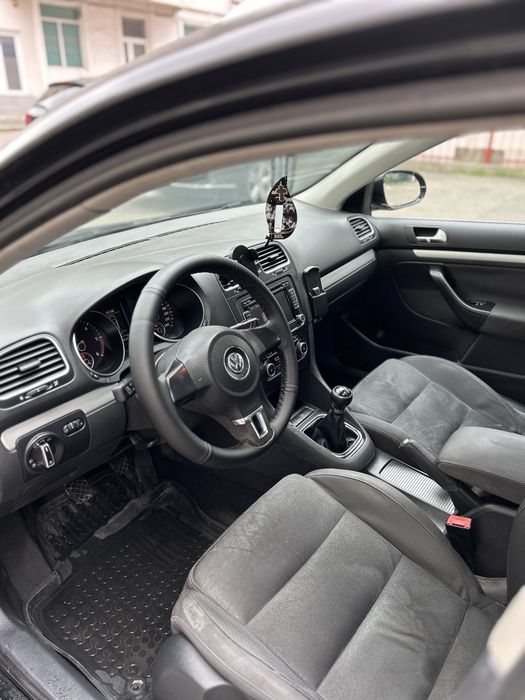 Volkswagen Golf VI  2900€  URGENT