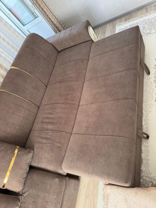 Продам диван 4 метра  б/у  100тыс.