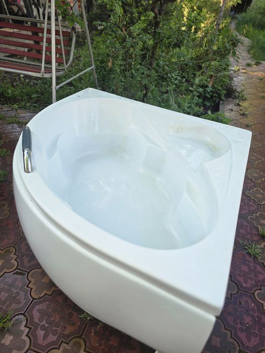 Угловая ванна 135х135