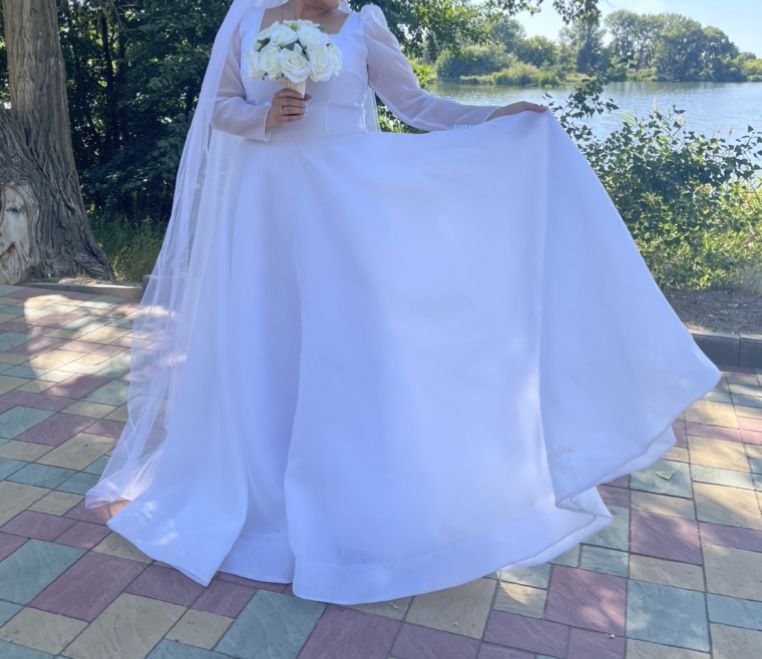 Продам свадебное платье 50 размер