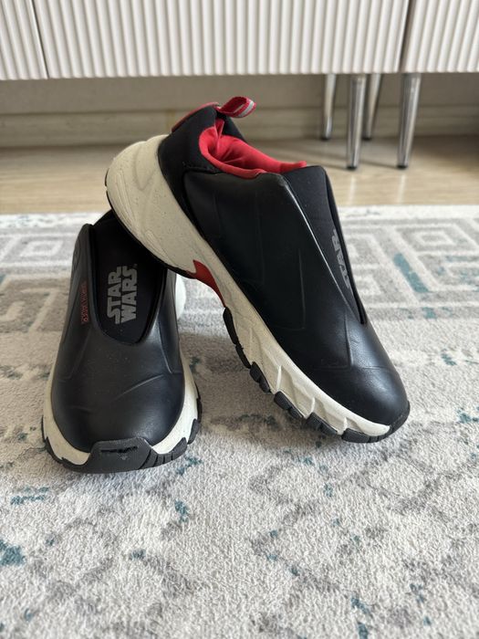 Кроссовки на мальчика, в идеальном состоянии.34 рр. Обмена и торга нет