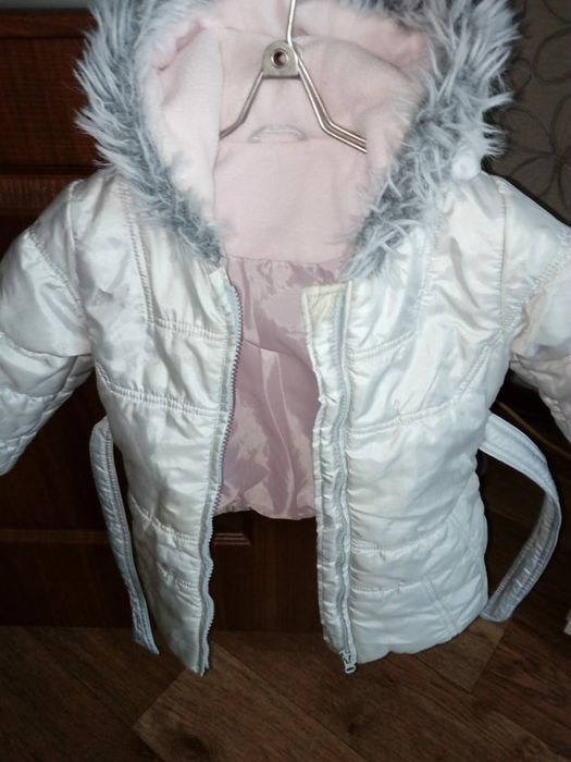 Продам весна,осенькуртку на девочку.