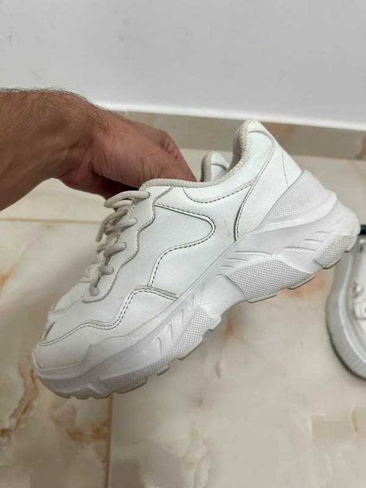 Teniși Reserved albi 37-38, versatili, purtați puțin