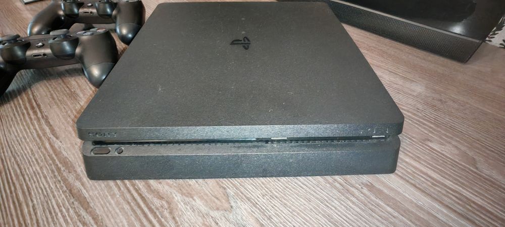 Продам Sony PS 4