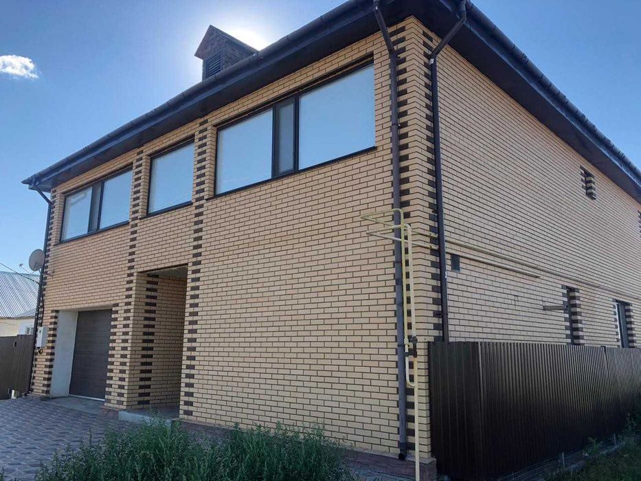 В мкр.Арман,Зачаганск продается 2х.эт.коттедж