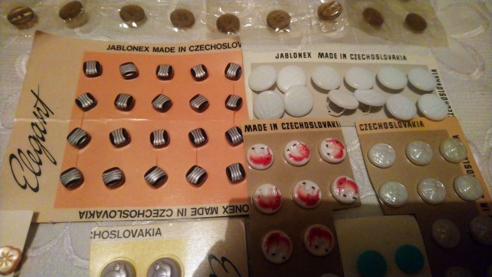 Пуговицы в наборах. Чехославакия.