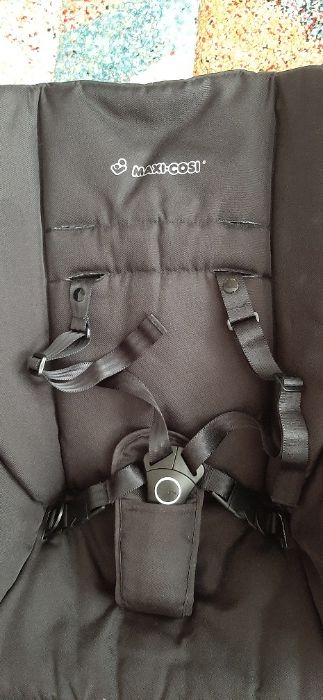 Maxi-cosi. Седалка за bebe confort и гюрук и подложка за седалка.