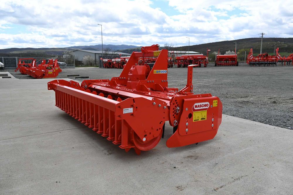 Grapa rotativa DELFINO SUPER 2500 cu tavalug packer - Maschio Gaspardo
