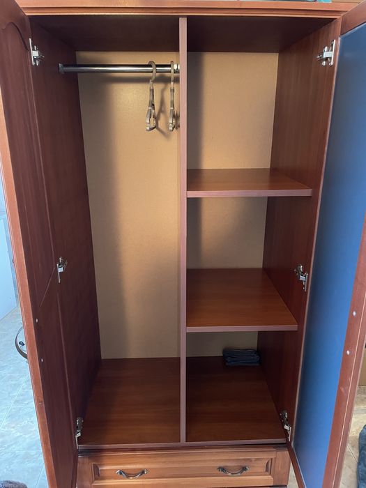 Легла с гардероб за спалня