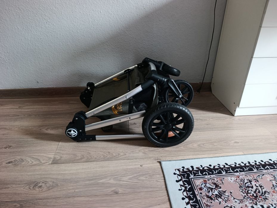 Продам коляску 3в1