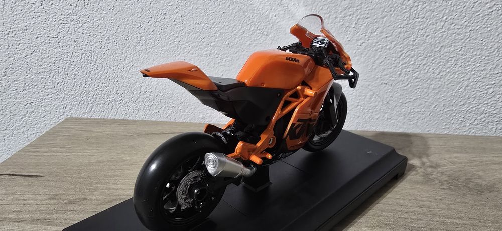 Macheta moto 1/18