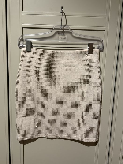 Бежова къса пола с пайети/камъчета