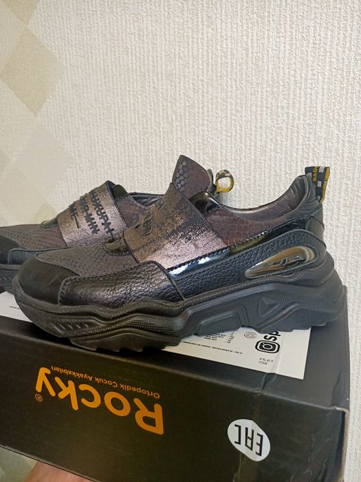 Стильная обувь в школу