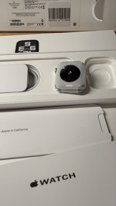 Смарт часовник Apple Watch SE (2nd Gen) 40mm - бял