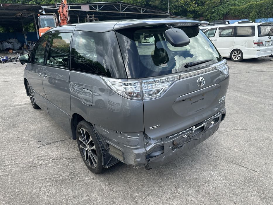 Toyota estima естима
