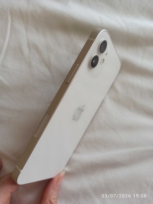 Продавам телефон Apple iPhone 12