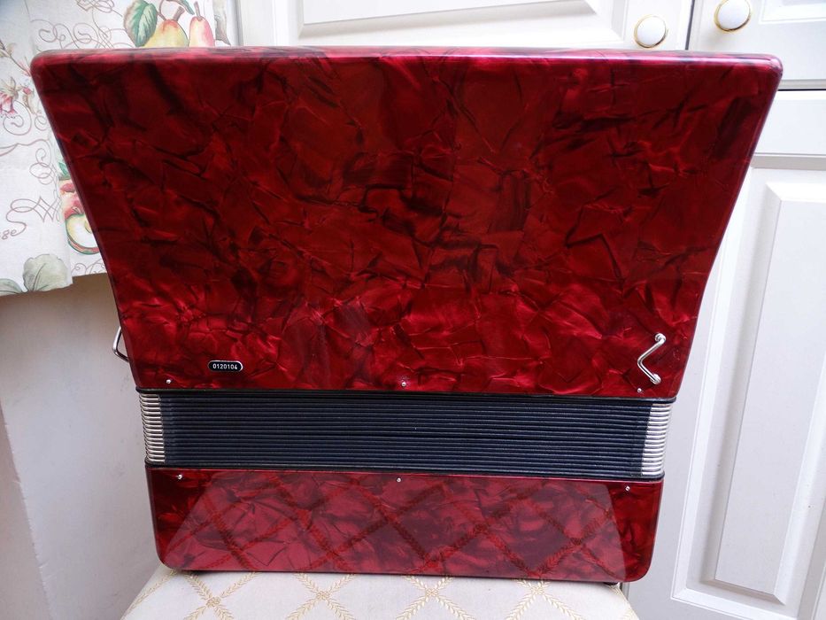 Перфектен акордеон Велтмайстер Серино 60 баса НОВ.