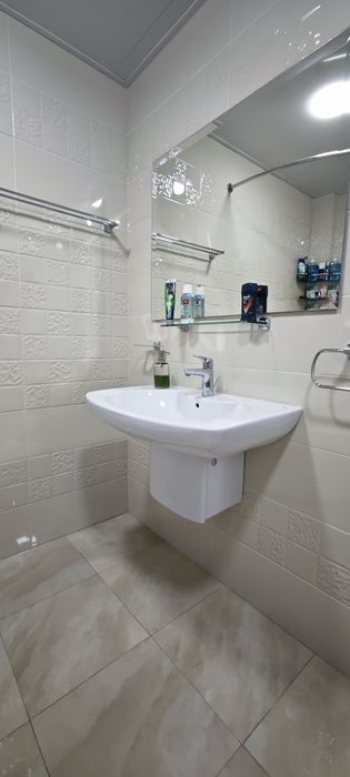 продается 3-комнатная ,второй этаж .