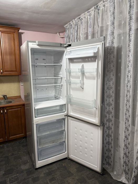 Холодильник SAMSUNG