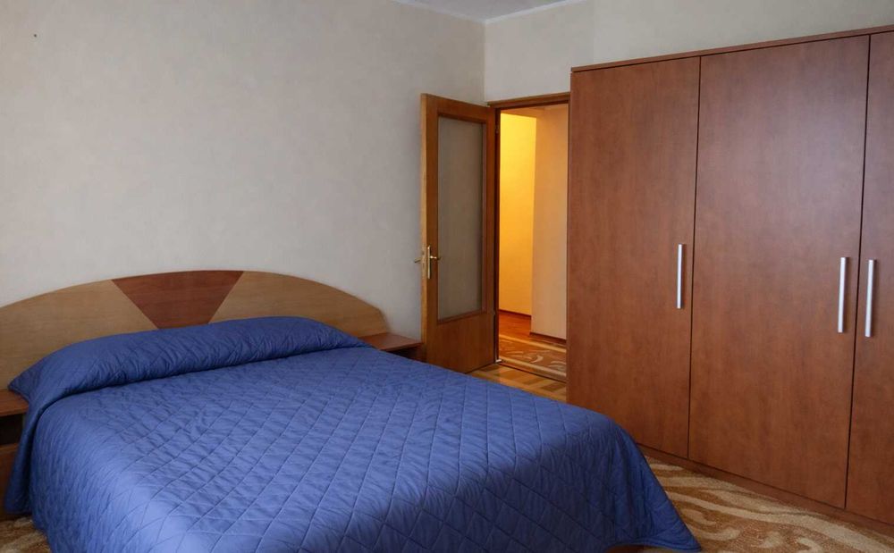 Proprietar, închiriez apartament decomandat 80 mp 3 camere etaj 3 str Brăilei Micro 18 Galati