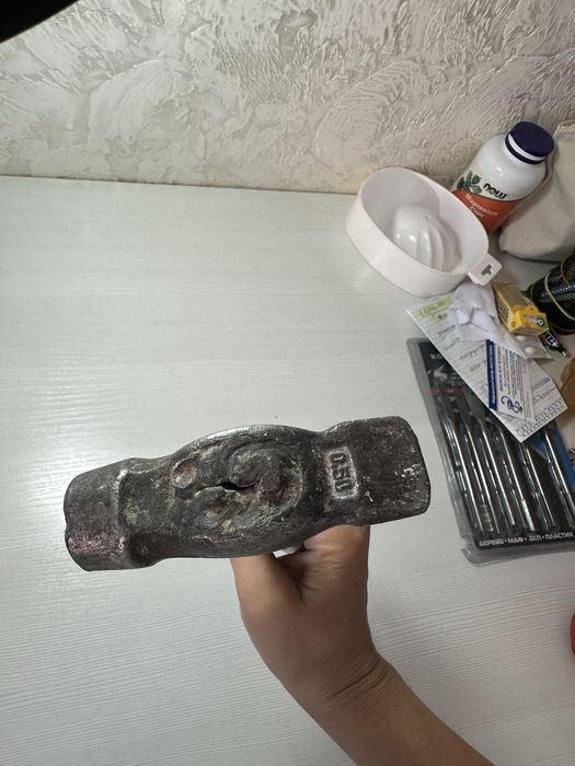 Продаю металический молоток
