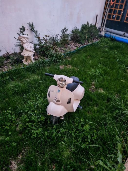 Motocicleta vespa copii