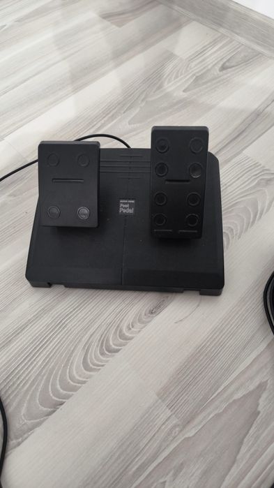 Vând volan cu pedale gaming