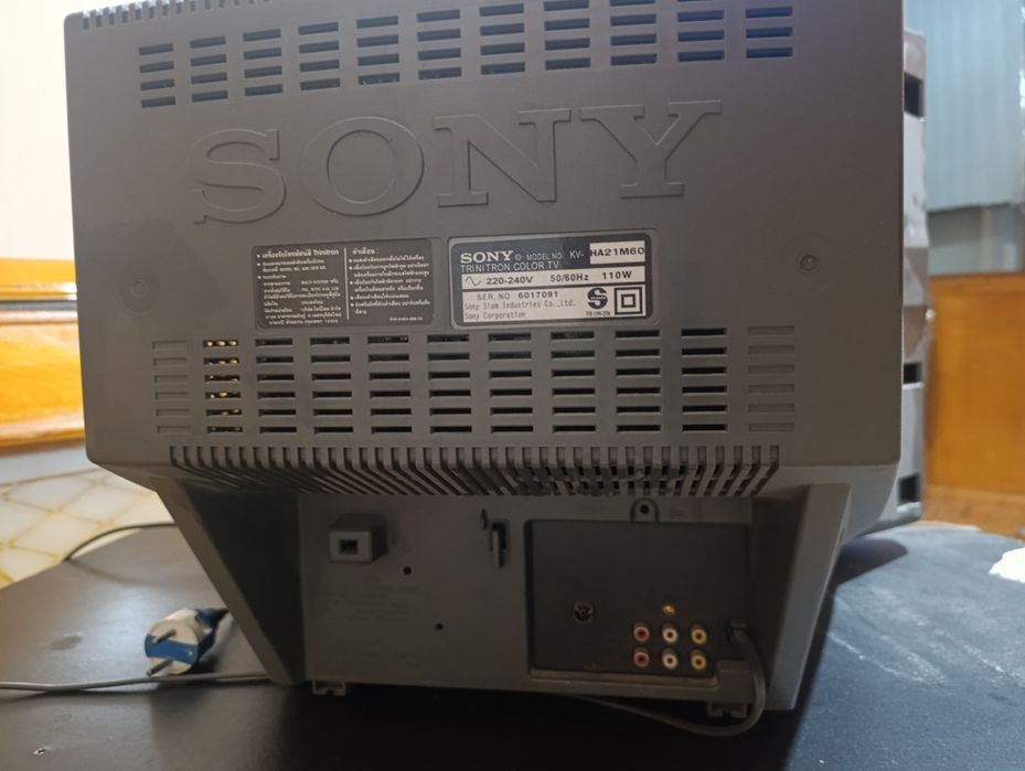 Sony rangli televizor sotiladi (eski model)