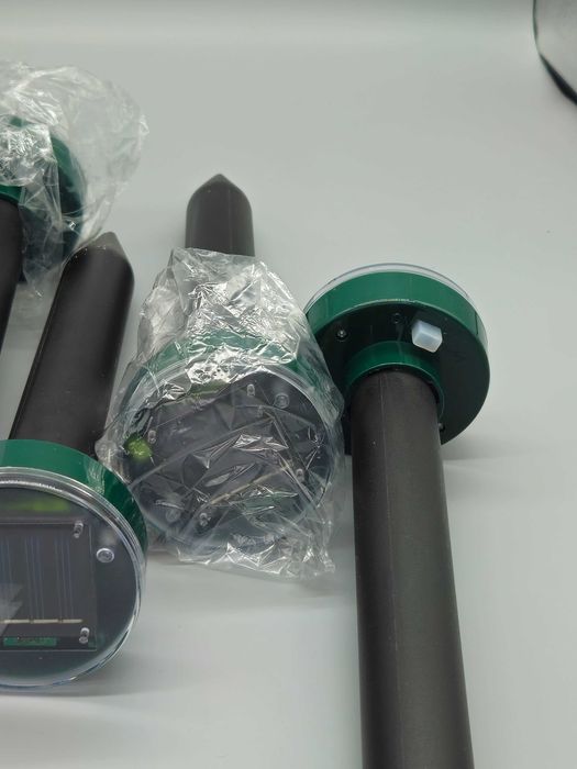 Соларен ултразвуков уред против къртици и змии ,репелер със земен кол