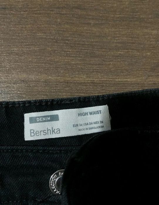 Blugi bershka negrii