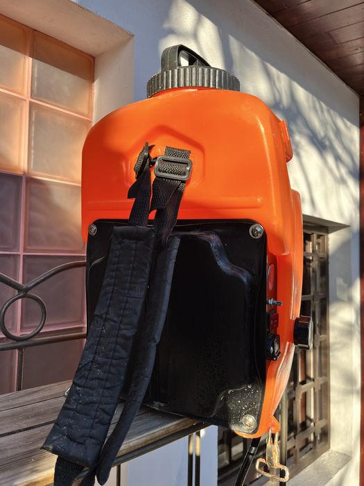 Акумулаторната градинска 16 литра