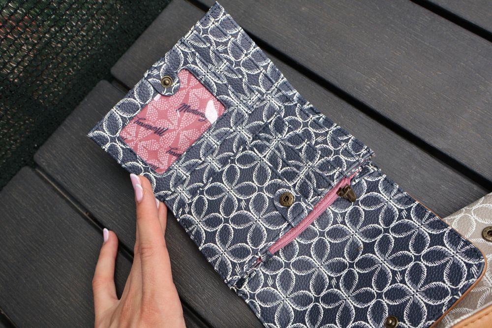 Дамски портфейли