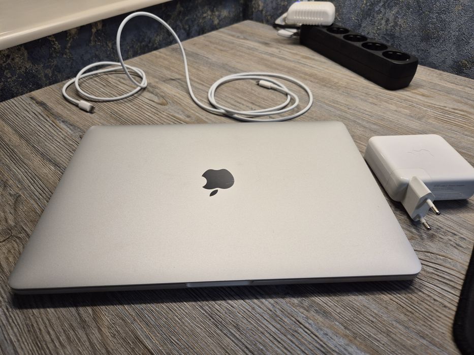 MacBook Pro M1 2020 сост хорошее