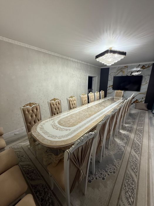 Стол со стульями за 550к