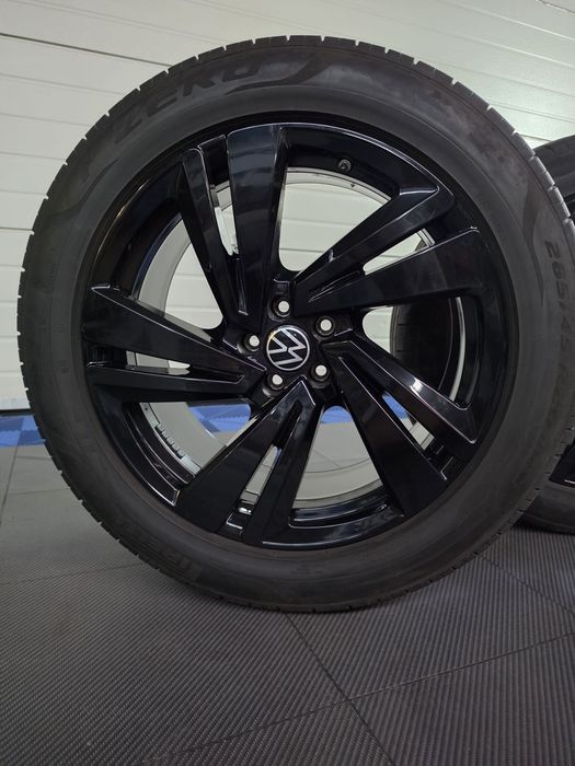 Оригинални джанти VW Touareg 20" 5x112 + Гуми Pirelli 285/45/20 Черен Гланц
