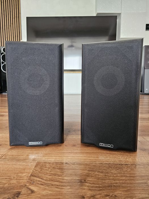 Mission 700 bookshelf