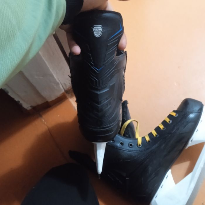 Продам коньки  42 размер