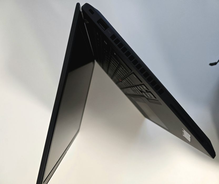 ThinkPad T14 Gen3 i7-1270p, 24gb ram, Sim 4G, 1TB NVME