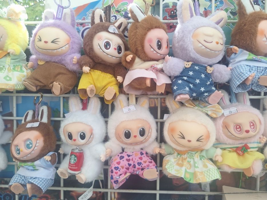 Лабубу  по избор на цвят модел и дрехи