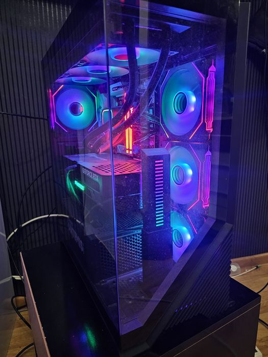 RTX 5080, Ryzen 7 9800X3D, 32 GB RAM Геймърски компютър! ПРОМО ЦЕНА