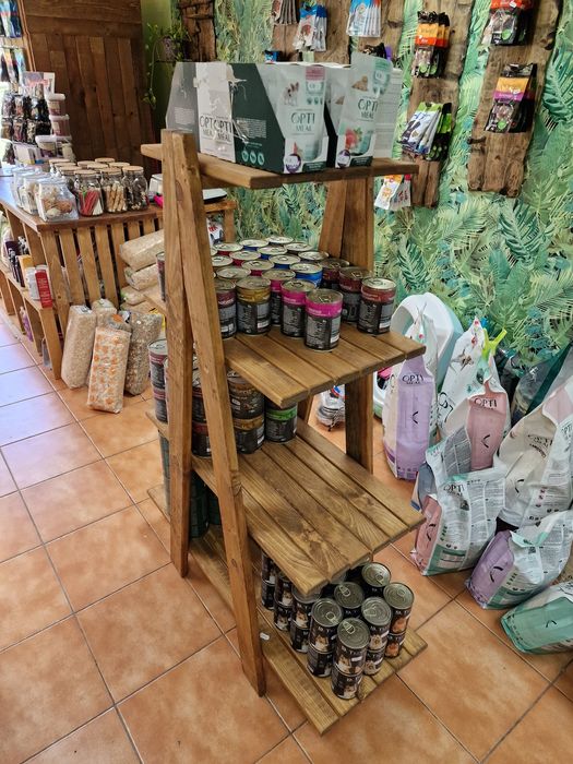 Дървен    стелаж