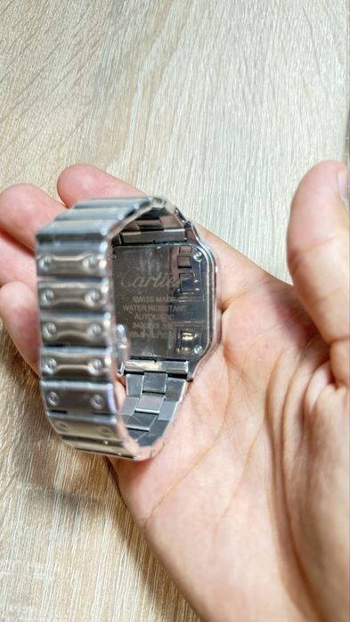 часы Cartier купил месяц назад