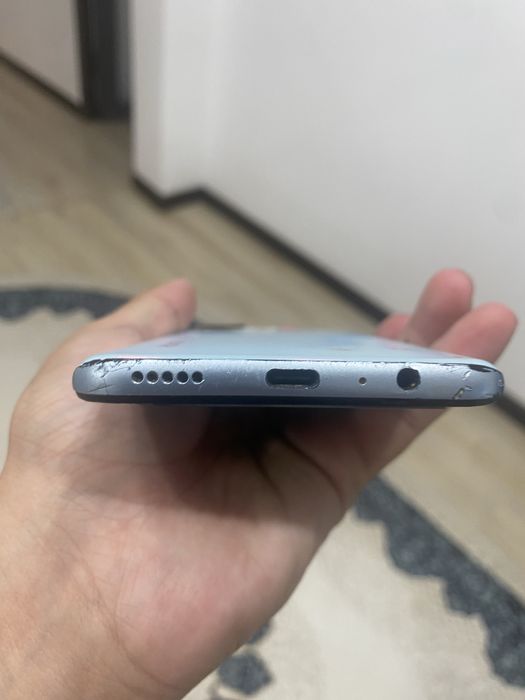 Продам телефон хонор