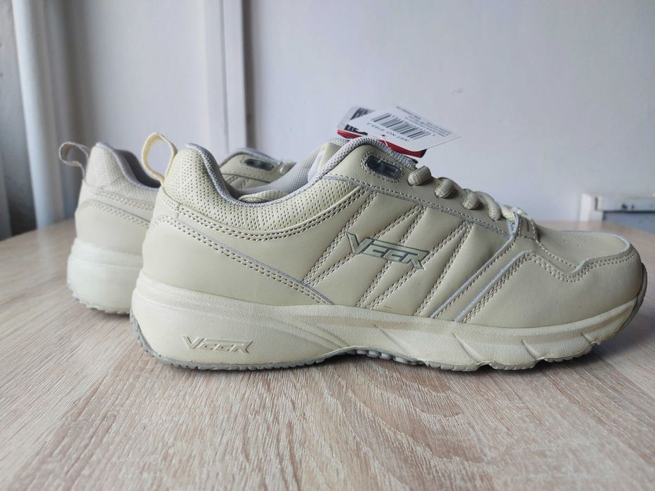Adidași Sport Veer