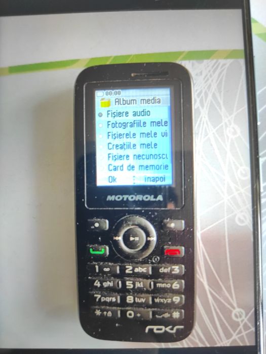 Telefon Motorola cu camera, mic, compact, robust, practic